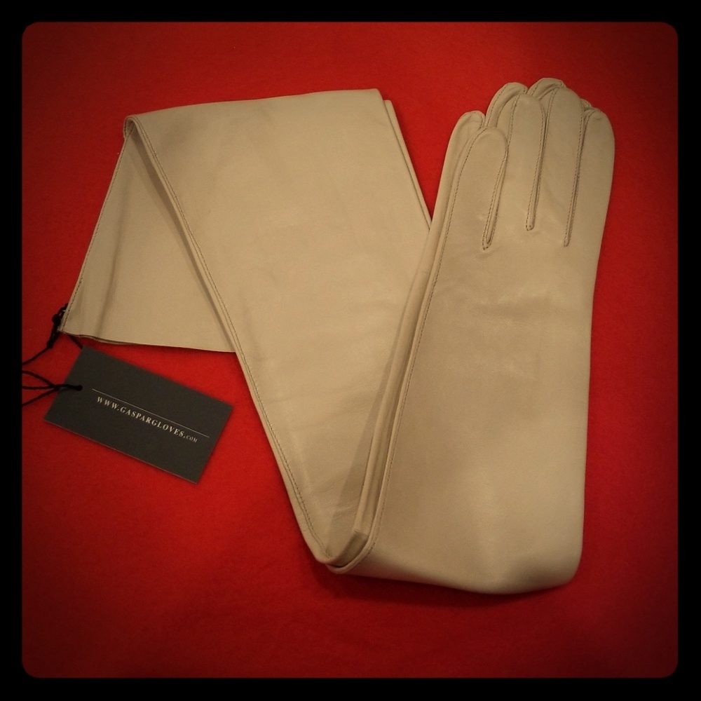 Jacqueline Gloves by Dorothy Gaspar - Picture 1 of 4
